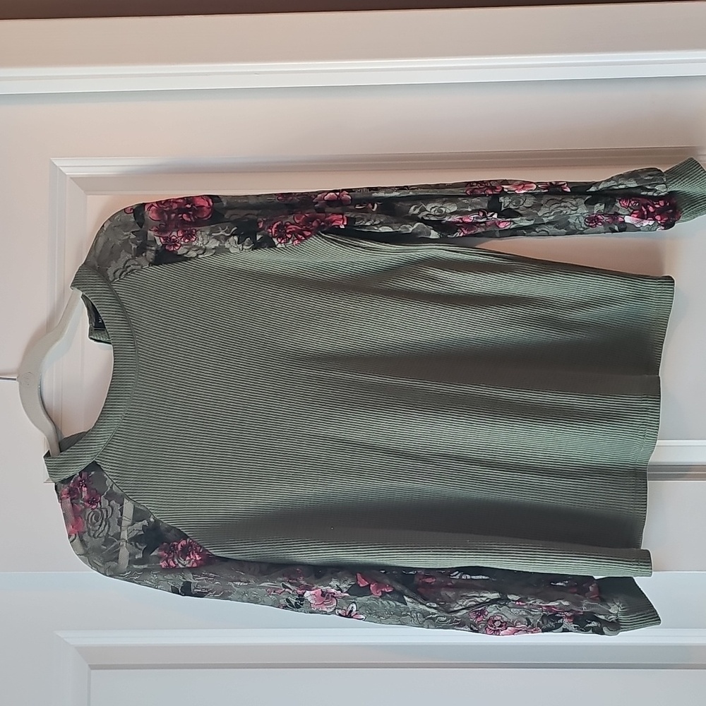 Womens Miholl LS shirt size medium. Lace sleeves, runs big, worn once